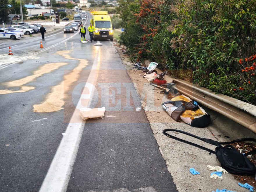 Τραγικό τροχαίο με 3 νεκρούς στις Αφίδνες, μάζες από λαμαρίνες τα οχήματα - «Το ένα αυτοκίνητο ήταν μέσα στο άλλο» λέει ο οδηγός του γερανού