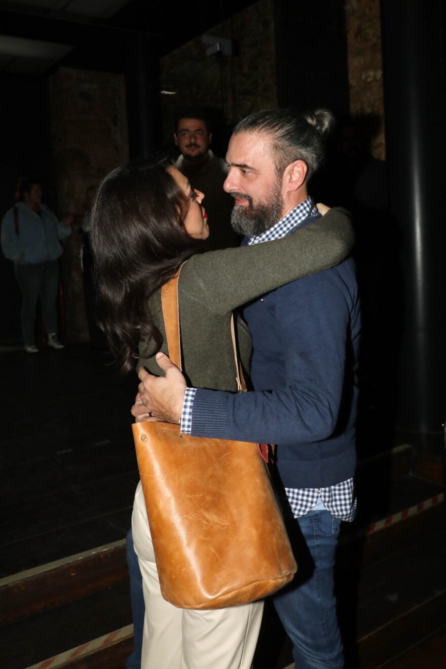 Ο Σωτήρης Τσαφούλιας βρέθηκε στην πρεμιέρα της συντρόφου του, Άννας Μενενάκου - Δείτε φωτογραφίες
