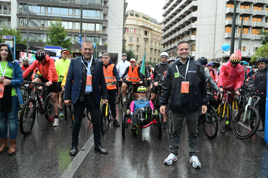 Γέμισε ποδήλατα το κέντρο της Αθήνας παρά τη βροχή - Ποιοι δρόμοι είναι κλειστοί, δείτε φωτογραφίες
