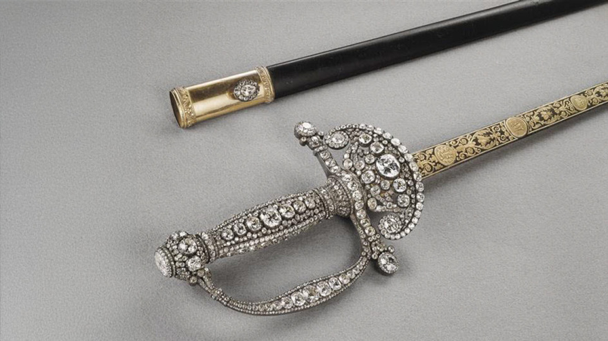 Δεν ήταν η πρώτη κλοπή από την αίθουσα του Απόλλωνα στο Λούβρο - 47 χρόνια μετά δεν έχει βρεθεί το σπαθί του Καρόλου Ι΄