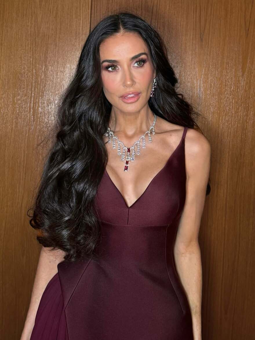 Ντέμι Μουρ: Η εμφάνισή της στο Academy Museum Gala με εντυπωσιακή μακριά τουαλέτα