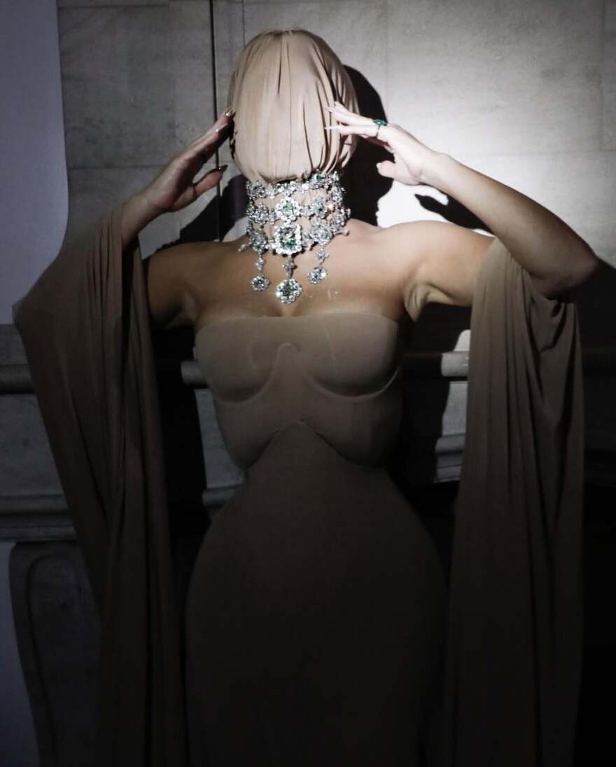 H εμφάνιση της Κιμ Καρντάσιαν στο Academy Museum Gala 2025 που συζητήθηκε: Ήρθε νωρίτερα το Halloween; της γράφουν H εμφάνιση της Κιμ Καρντάσιαν στο Academy Museum Gala 2025 που συζητήθηκε: Ήρθε νωρίτερα το Halloween; της γράφουν
