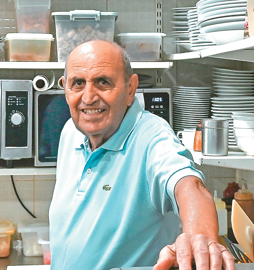 Σύνταξη: Το όνειρο του Έλληνα για ελευθερία, το στήριγμα οικογενειών - Ο «Γολγοθάς» των ενσήμων και η νέα ζωή στην τρίτη ηλικία
