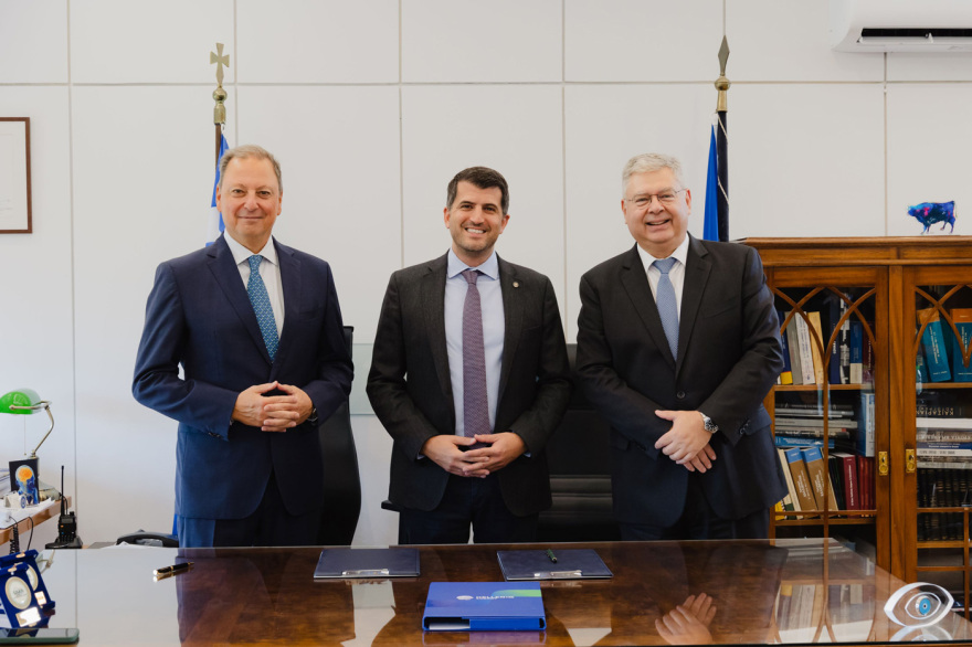 HELLENiQ ENERGY: Δωρεά 3 Πυροσβεστικών Οχημάτων στον Σύνδεσμο Δήμων για την Προστασία και Ανάπλαση του Πεντελικού