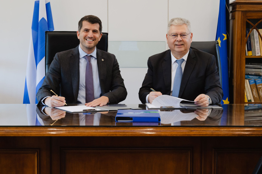 HELLENiQ ENERGY: Δωρεά 3 Πυροσβεστικών Οχημάτων στον Σύνδεσμο Δήμων για την Προστασία και Ανάπλαση του Πεντελικού