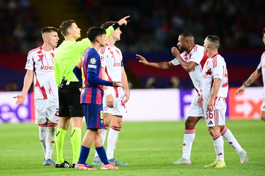 Η αποβολή του Έσε που έφερε την «έκρηξη» του Μεντιλίμπαρ: Γιατί δεν πήγε στο VAR ο διαιτητής - Δείτε βίντεο 