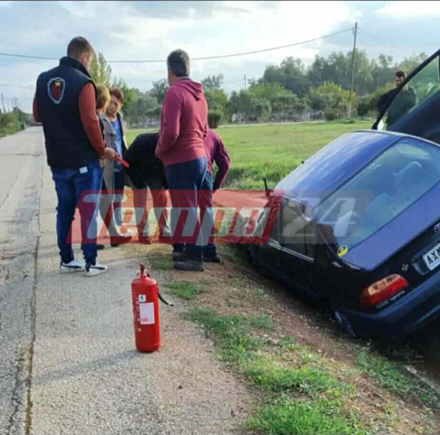 Αχαΐα : Εκσκαφέας παρέσυρε ΙΧ και το πέταξε σε χαντάκι – Επιχείρηση για τον απεγκλωβισμό των επιβατών