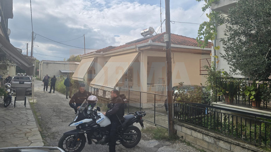 «Ό,τι έχω να πω, θα το πω στον ανακριτή» - Δεν αποκαλύπτει ο 18χρονος από τα Τρίκαλα γιατί σκότωσε τη μητέρα του
