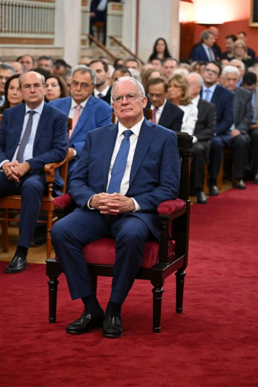 Το Πανεπιστήμιο Αθηνών τίμησε την προσφορά του Γιάννη Στουρνάρα στην οικονομική επιστήμη και τη δημόσια ζωή