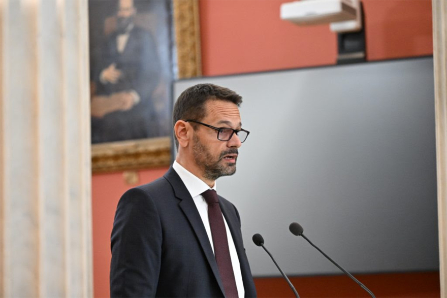 Το Πανεπιστήμιο Αθηνών τίμησε την προσφορά του Γιάννη Στουρνάρα στην οικονομική επιστήμη και τη δημόσια ζωή