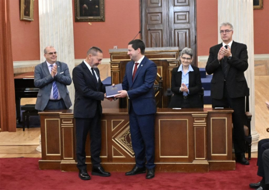 Το Πανεπιστήμιο Αθηνών τίμησε την προσφορά του Γιάννη Στουρνάρα στην οικονομική επιστήμη και τη δημόσια ζωή