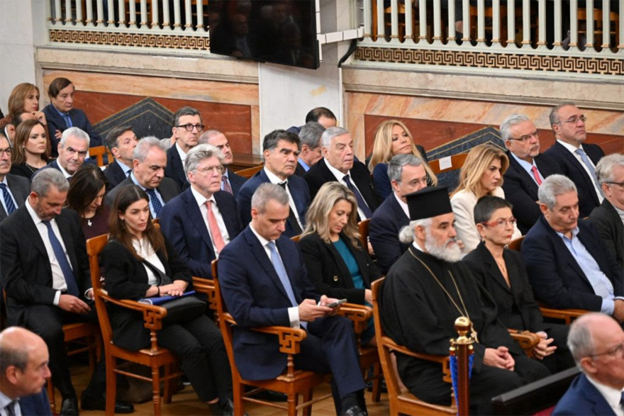 Το Πανεπιστήμιο Αθηνών τίμησε την προσφορά του Γιάννη Στουρνάρα στην οικονομική επιστήμη και τη δημόσια ζωή