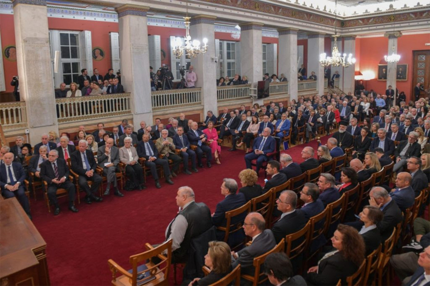 Το Πανεπιστήμιο Αθηνών τίμησε την προσφορά του Γιάννη Στουρνάρα στην οικονομική επιστήμη και τη δημόσια ζωή