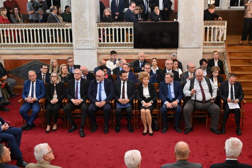 Το Πανεπιστήμιο Αθηνών τίμησε την προσφορά του Γιάννη Στουρνάρα στην οικονομική επιστήμη και τη δημόσια ζωή