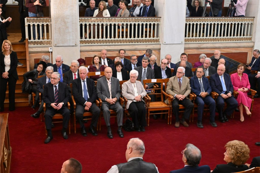 Το Πανεπιστήμιο Αθηνών τίμησε την προσφορά του Γιάννη Στουρνάρα στην οικονομική επιστήμη και τη δημόσια ζωή