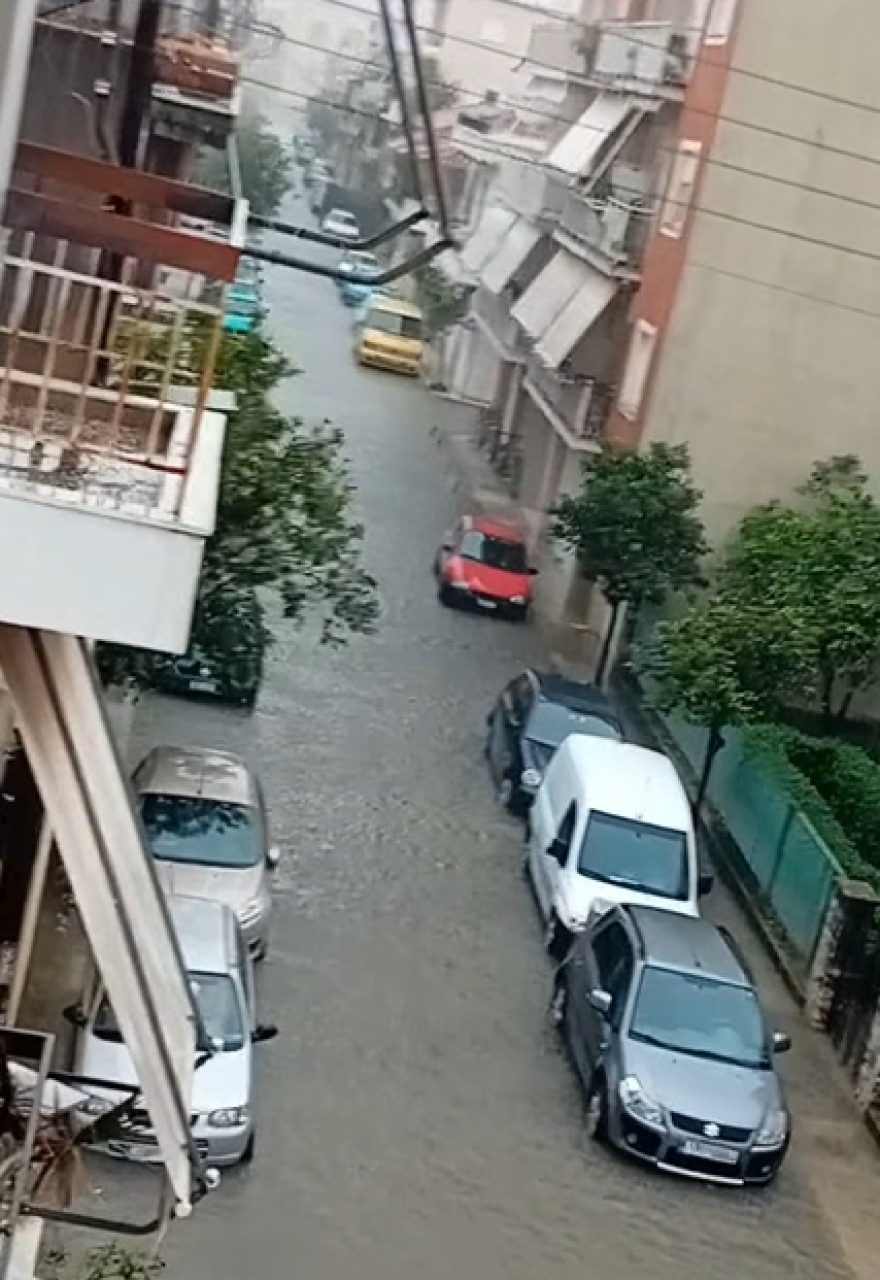 Μεσολόγγι: Μεγάλα προβλήματα από την καταρρακτώδη βροχή – Πλημμύρισαν δρόμοι