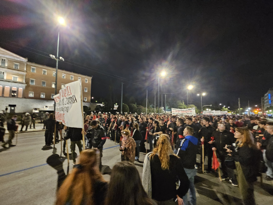 Αστυνομικά μέτρα στον Άγνωστο Στρατιώτη λόγω πορείας - Δείτε βίντεο και φωτογραφίες