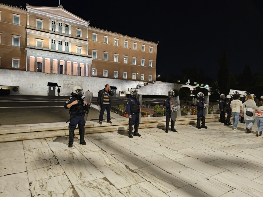 Αστυνομικά μέτρα στον Άγνωστο Στρατιώτη λόγω πορείας - Δείτε βίντεο και φωτογραφίες