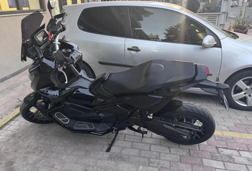 Εξαρθρώθηκε συμμορία που έκλεβε αυτοκίνητα στην Αττική - Τους έβαζαν πλαστές πινακίδες και τα έβγαζαν ξανά στην κίνηση