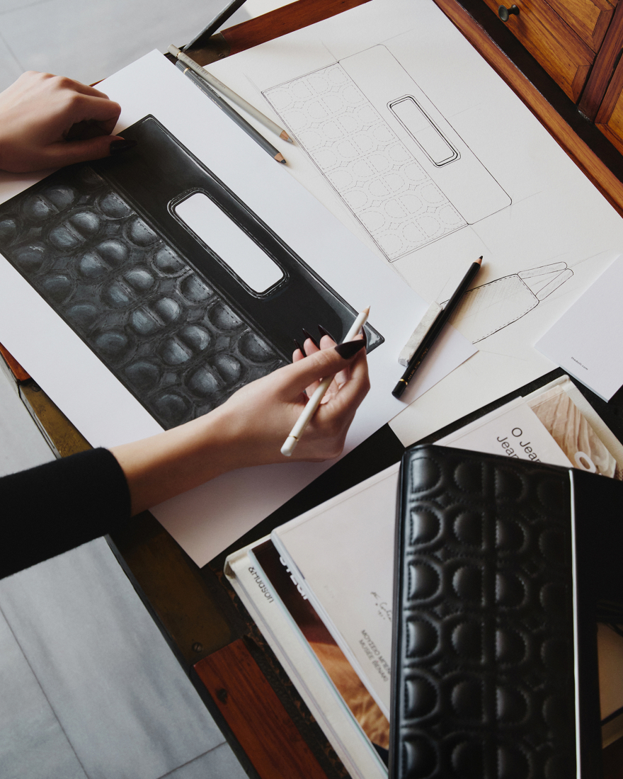 THE DOLLI Bag: Η νέα συλλεκτική δημιουργία της Marina Raphael και του THE DOLLI