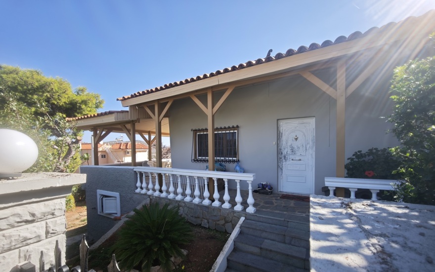 Έπαιζε θέατρο στους αστυνομικούς ο 50χρονος στο Κορωπί ενώ είχε φωτογραφία στο κινητό του με τη γυναίκα του χτυπημένη - Μάχη για τη ζωή της δίνει η 40χρονη