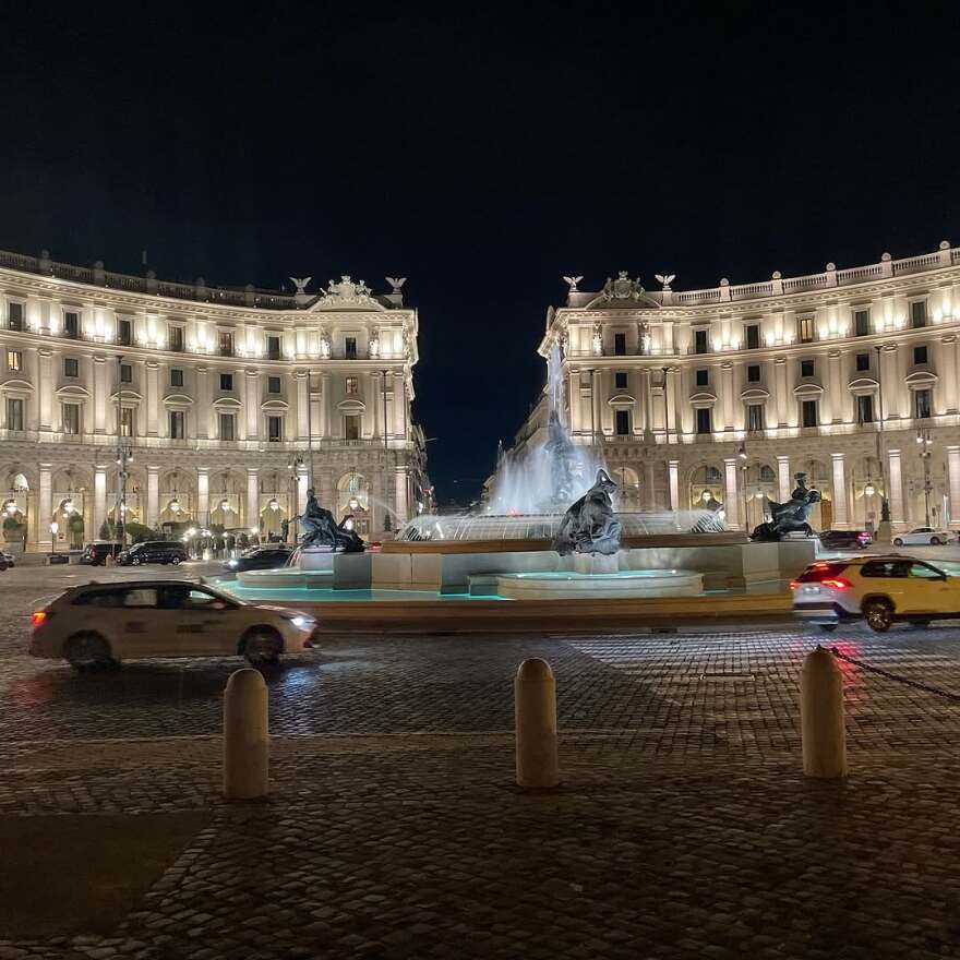 Η Καλομοίρα γιόρτασε τη 15η επέτειο γάμου της με τον Γιώργο Μπούσαλη στη Ρώμη 