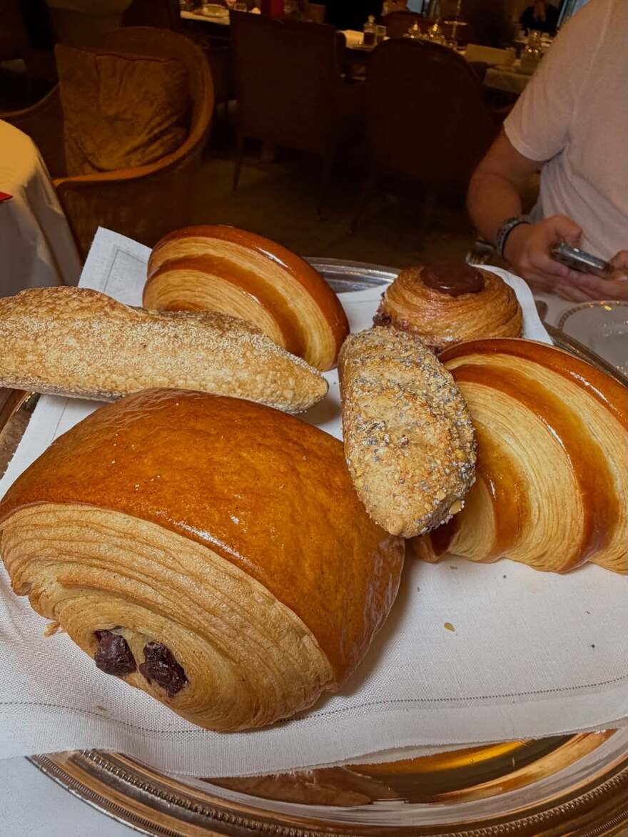 Κατερίνα Καινούργιου: Το φωτογραφικό άλμπουμ από το ταξίδι της στο Παρίσι με τον Παναγιώτη Κουτσουμπή
