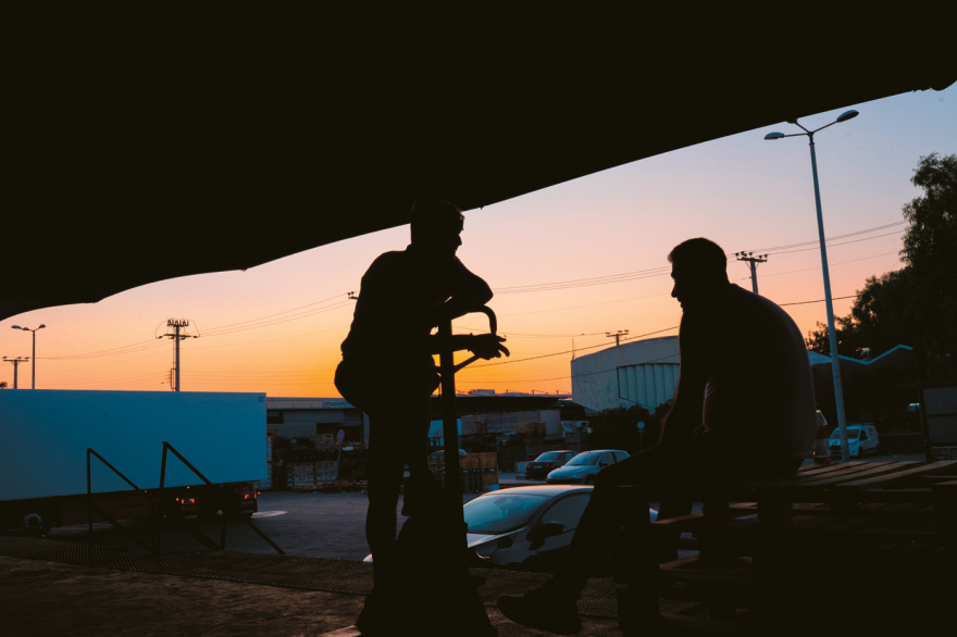 Ξημερώματα στην Αθήνα: Η ώρα άλλαξε, η πόλη ξυπνά