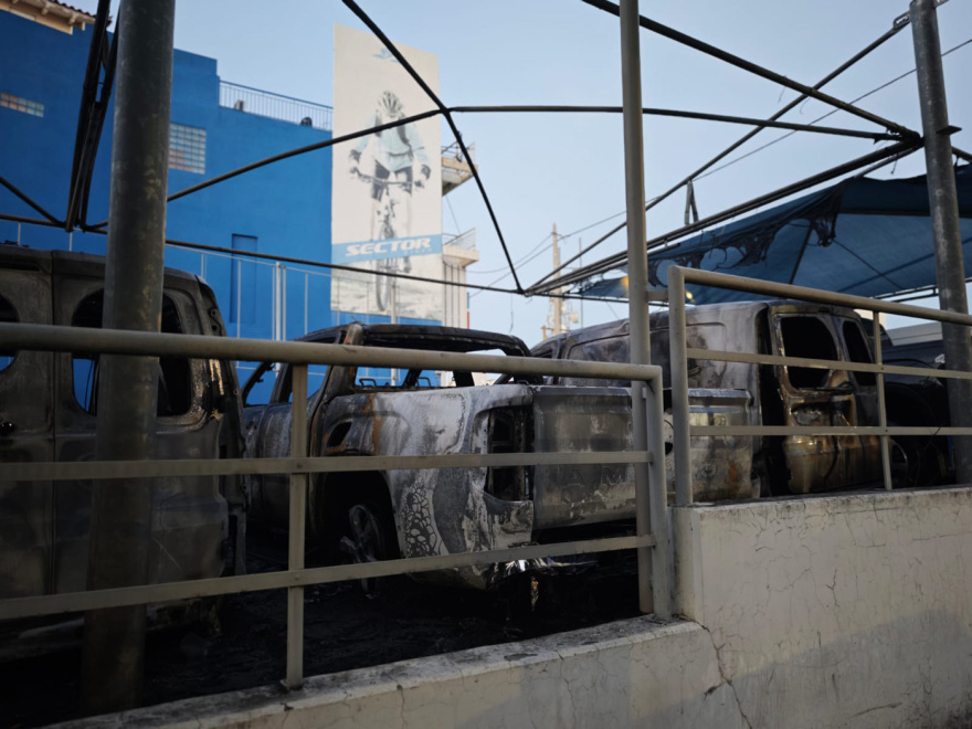 Φωτιά σε έκθεση αυτοκινήτων στη Νέα Χαλκηδόνα - Ζημιές σε 12 αυτοκίνητα, τα 9 καταστράφηκαν ολοσχερώς Φωτιά σε έκθεση αυτοκινήτων στη Νέα Χαλκηδόνα - Ζημιές σε 12 αυτοκίνητα, τα 9 καταστράφηκαν ολοσχερώς
