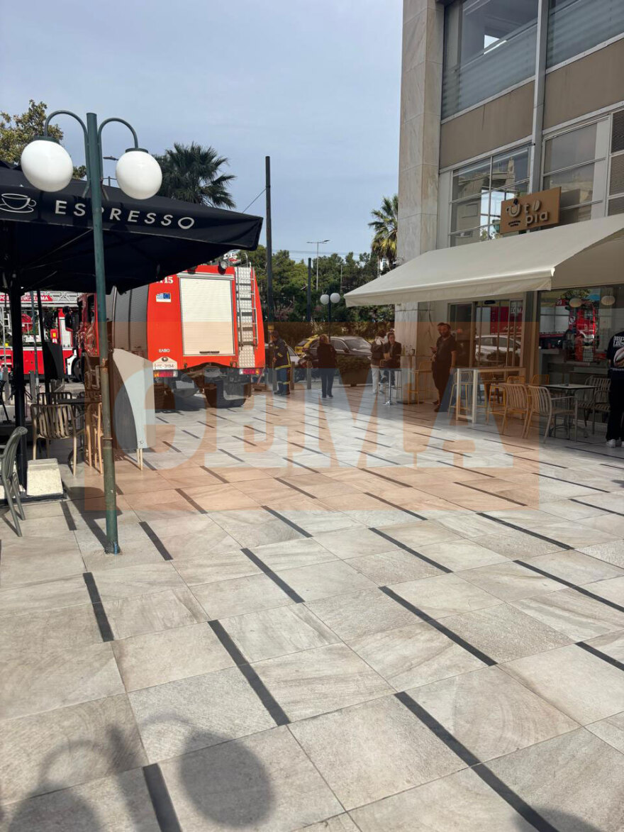 Έσβησε η φωτιά στον Πύργο Αθηνών - Δείτε φωτογραφίες και βίντεο