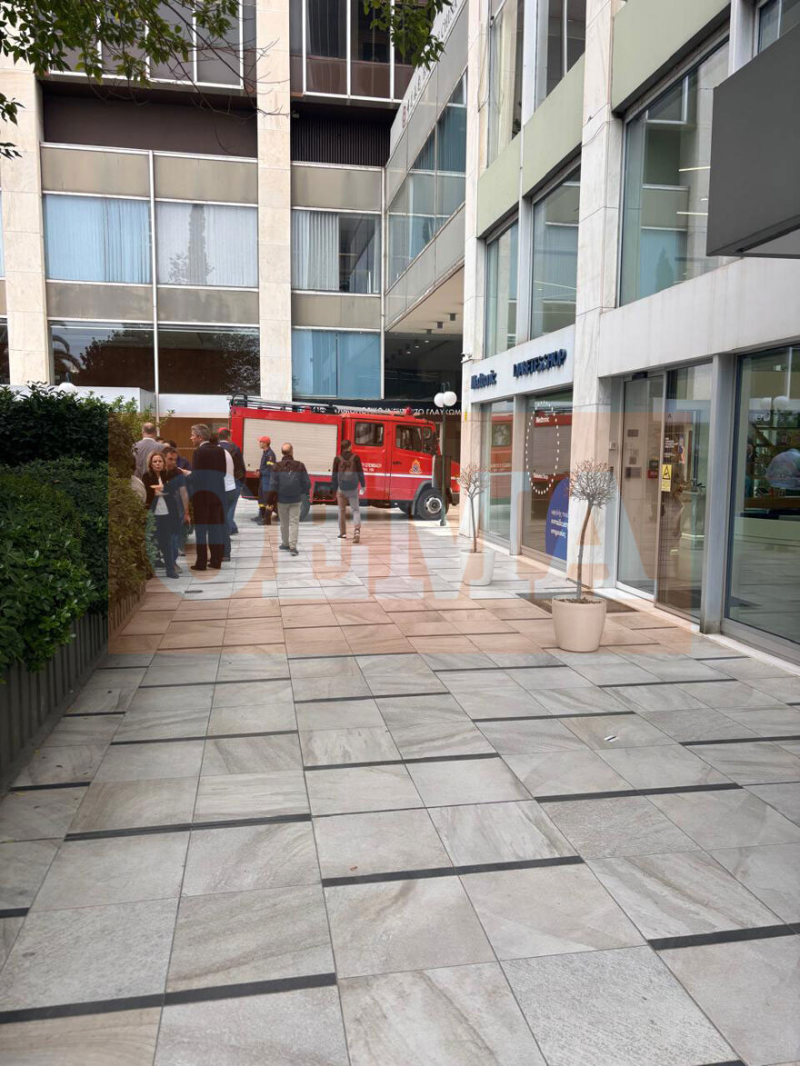 Έσβησε η φωτιά στον Πύργο Αθηνών - Δείτε φωτογραφίες και βίντεο