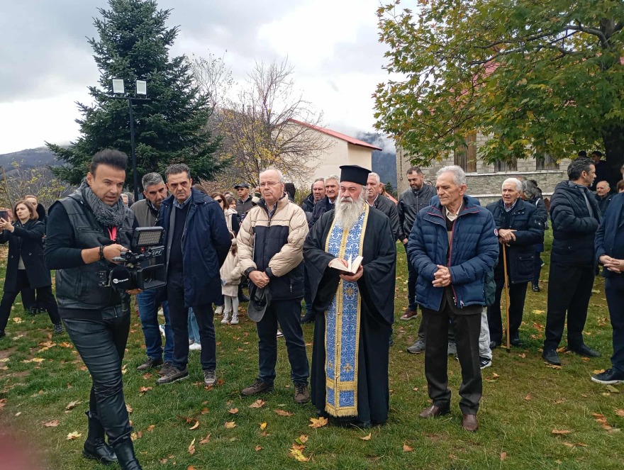 Συγκίνηση στην παρέλαση στη Σαμαρίνα, το υψηλότερο χωριό στην Ελλάδα - Τιμήθηκε η  «Γυναίκα της Πίνδου»