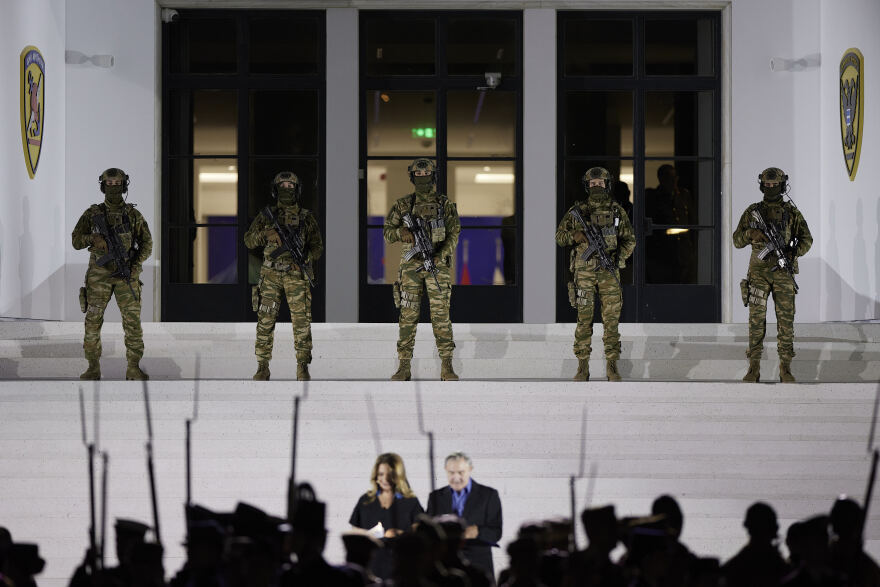 Αποκαλυπτήρια  στο ελληνικό Πεντάγωνο, ο διαγωνισμός για τον Άγνωστο Στρατιώτη και το μήνυμα Μητσοτάκη για την υπεροχή της Πολεμικής μας Αεροπορίας 