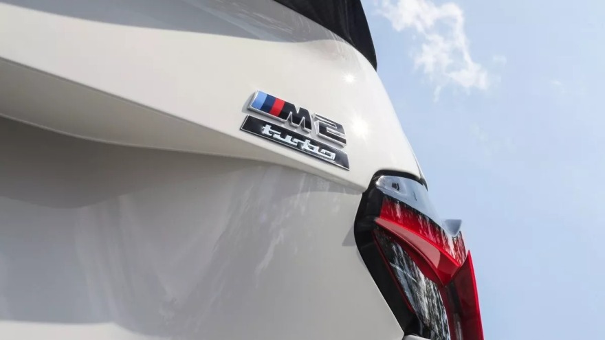 Η BMW τιμά την 2002 Turbo