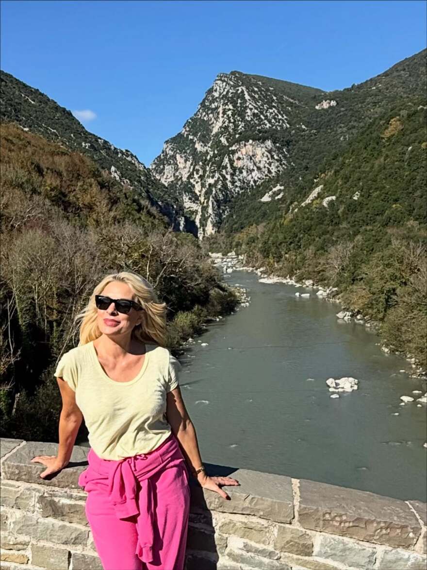 Η Ελένη Μενεγάκη γιόρτασε τα 56α γενέθλιά της με τον Μάκη Παντζόπουλο στα Τζουμέρκα: «Δεν μετράω πλέον χρόνια, μετράω στιγμές»