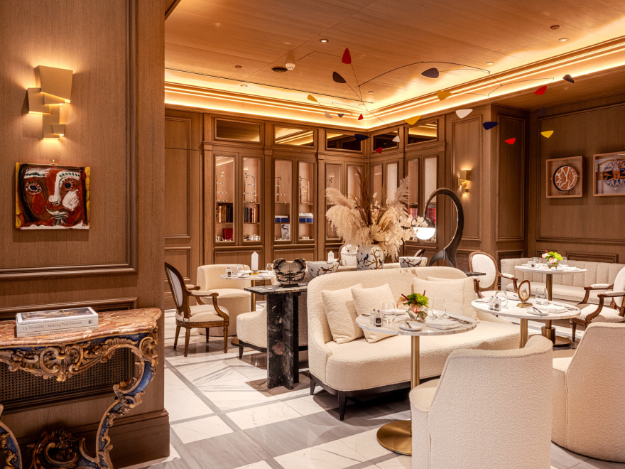 THE DOLLI: Λάμπει με δύο MICHELIN Keys στο Παρίσι και φωτίζει την Αθήνα