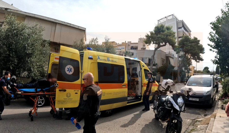 Αστυνομικοί έσωσαν 26χρονο που αιμορραγούσε ακατάσχετα σε ασανσέρ στη Νέα Ιωνία - Δείτε φωτογραφίες