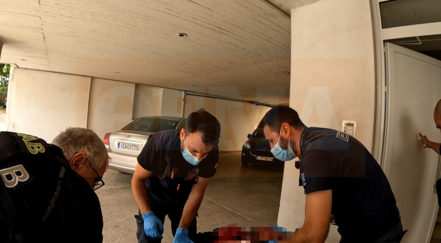 Αστυνομικοί έσωσαν 26χρονο που αιμορραγούσε ακατάσχετα σε ασανσέρ στη Νέα Ιωνία - Δείτε φωτογραφίες