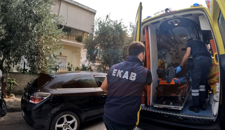 Αστυνομικοί έσωσαν 26χρονο που αιμορραγούσε ακατάσχετα σε ασανσέρ στη Νέα Ιωνία - Δείτε φωτογραφίες