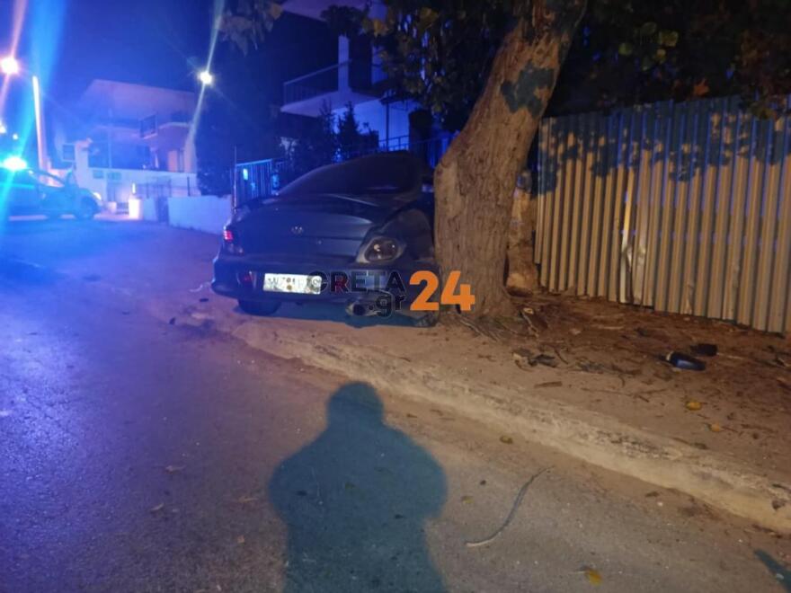 Χανιά: Οδηγός έχασε τον έλεγχο του αυτοκινήτου του και καρφώθηκε σε τοίχο - Δείτε φωτογραφίες