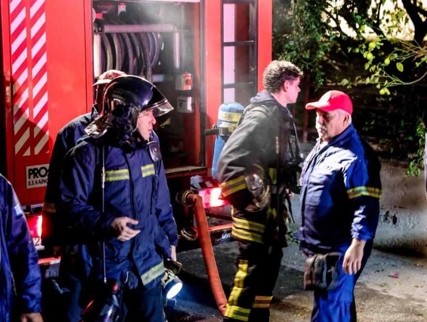 Έβαλε σακούλα στο κεφάλι του αδερφού του και μετά έκαψε το σπίτι - Το χρονικό της πυρκαγιάς στο Ηράκλειο με νεκρούς μάνα και γιο