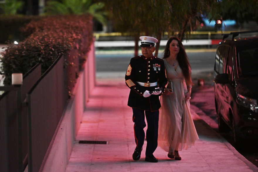 Σε δεξίωση προς τιμήν Αμερικανών πεζοναυτών η πρώτη εμφάνιση της Κίμπερλι Γκίλφοϊλ στην Αθήνα - Δείτε βίντεο και φωτογραφίες