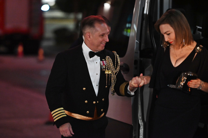 Σε δεξίωση προς τιμήν Αμερικανών πεζοναυτών η πρώτη εμφάνιση της Κίμπερλι Γκίλφοϊλ στην Αθήνα - Δείτε βίντεο και φωτογραφίες