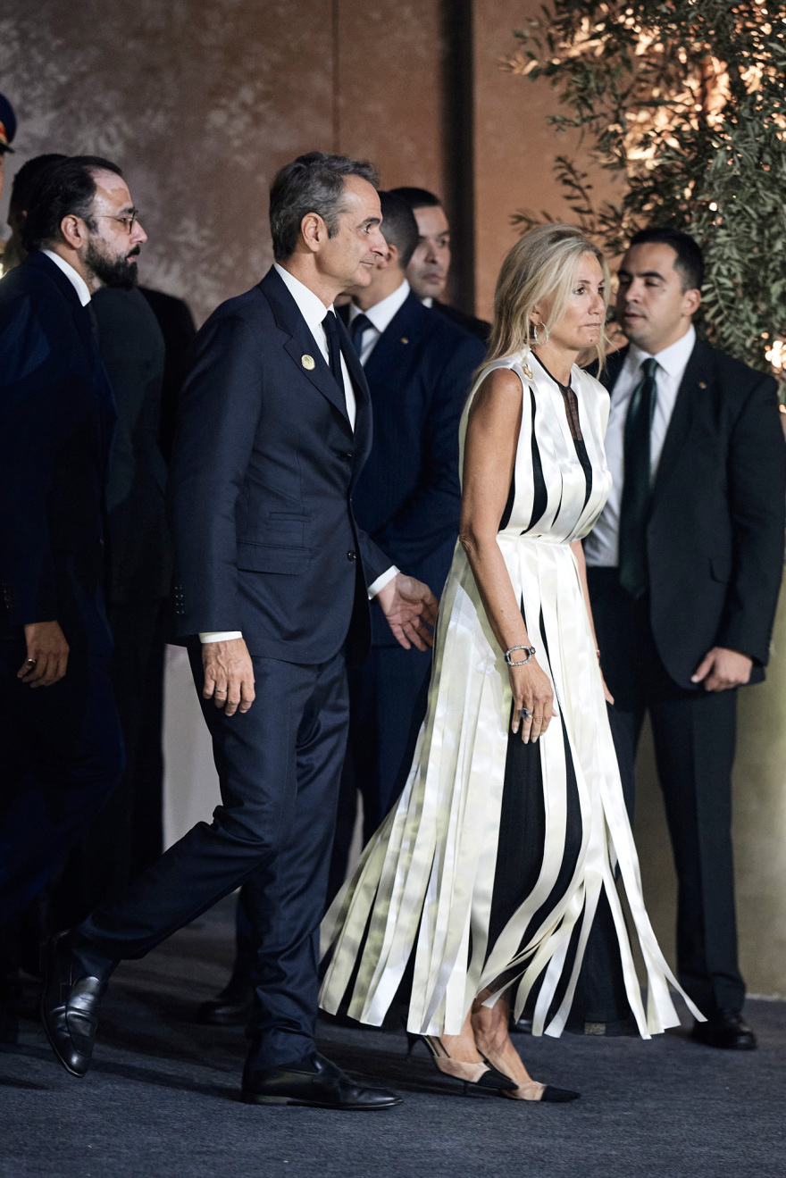 Τα εντυπωσιακά εγκαίνια για το «φαραωνικό» αρχαιολογικό μουσείο με φόντο ένα από τα Επτά Θαύματα του Αρχαίου Κόσμου