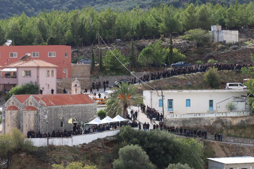 Αναζητεί τρεις νεαρούς η ΕΛΑΣ για το αιματοκύλισμα στα Βορίζια, «εμπλέκονται και άλλοι» λέει η Δημογλίδου