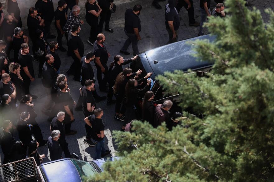 Αναζητεί τρεις νεαρούς η ΕΛΑΣ για το αιματοκύλισμα στα Βορίζια, «εμπλέκονται και άλλοι» λέει η Δημογλίδου