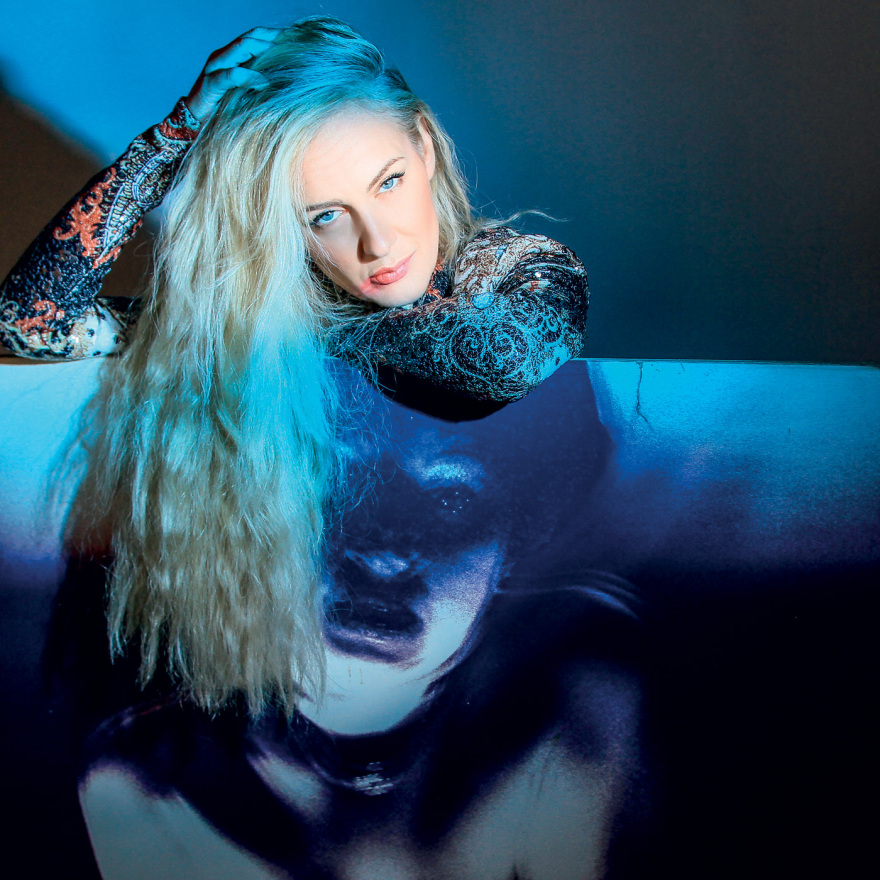 Lia Hide: Μία avant-pop Αθηναία στα Grammy