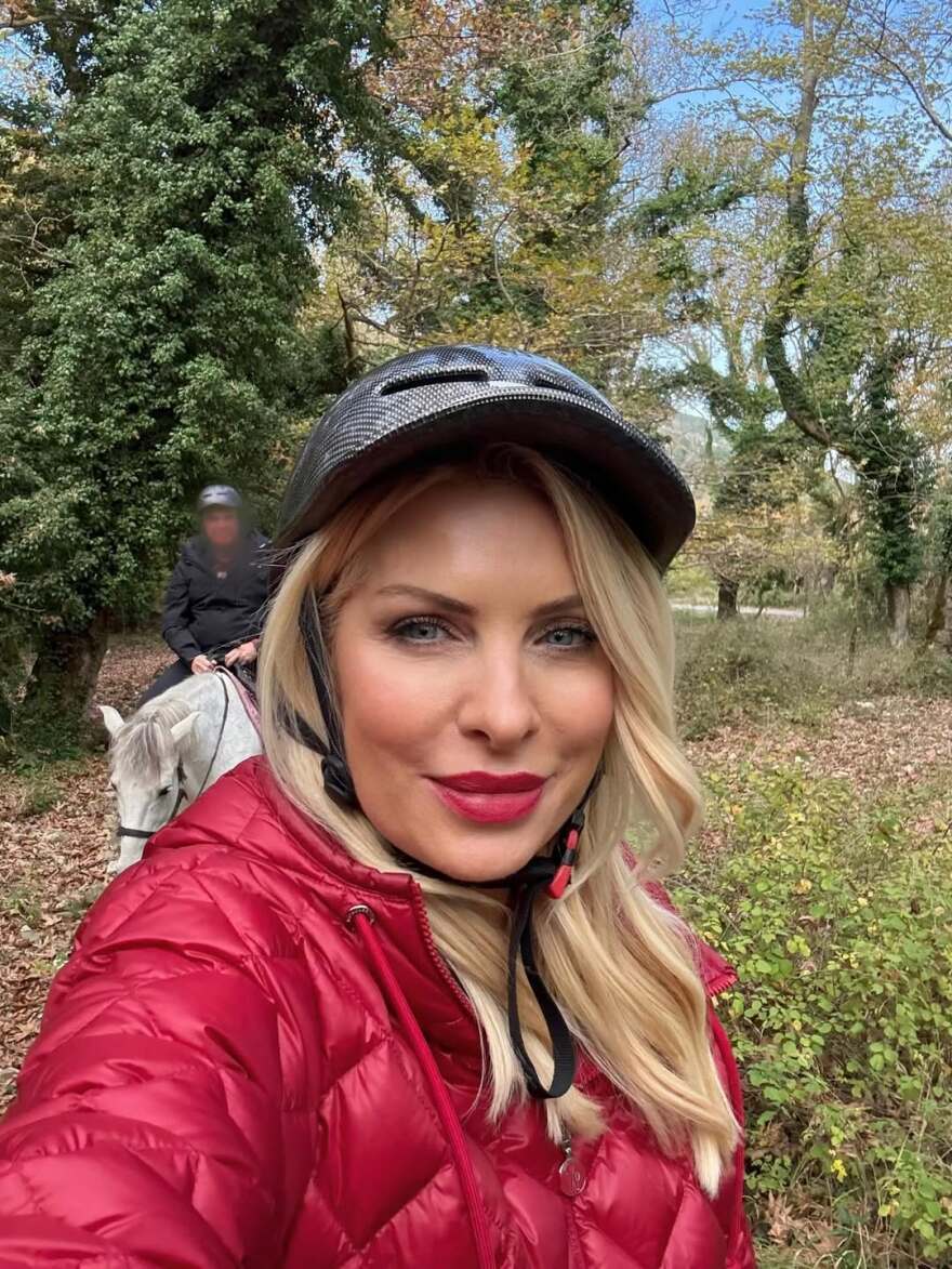 Η Ελένη Μενεγάκη έκανε ιππασία στα Ζαγοροχώρια: «Εκεί που ο ουρανός αγγίζει τη γη» - Δείτε φωτογραφίες
