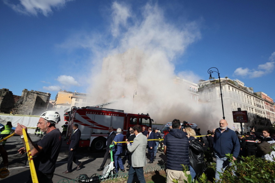 Αγώνας δρόμου για τον εγκλωβισμένο εργάτη μετά την κατάρρευση του πύργου κοντά στο Κολοσσαίο - Μεγάλη επιχείρηση διάσωσης