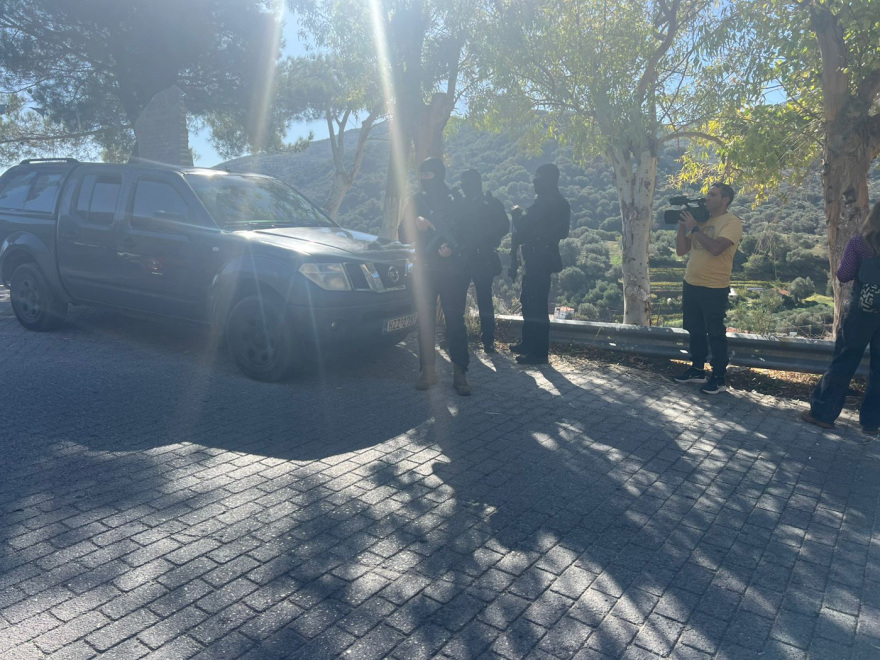 Φρούριο τα Βορίζια για την ανοιχτή κηδεία του 39χρονου - Μπλόκα και έλεγχοι σε διερχόμενα ΙΧ, δείτε εικόνες
